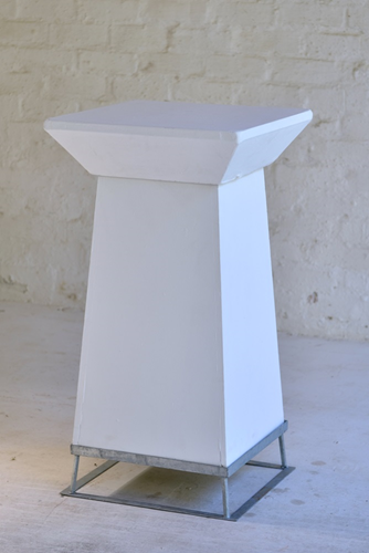 004 Plinths - White tapered with white or wooden top